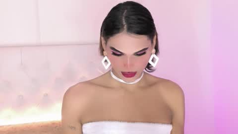 amal_baddel_ online show from 12/17/25, 07:36