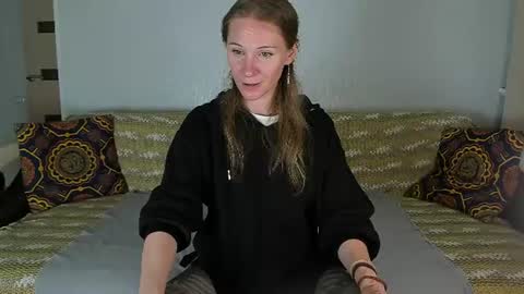 Snapshot of amalia_mio chatting on 07/17/26, 10:22 Amalia online show from 07/17/26, 10:22