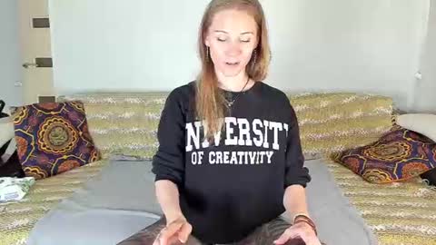 Snapshot of amalia_mio chatting on 07/18/26, 09:02 Amalia online show from 07/18/26, 09:02