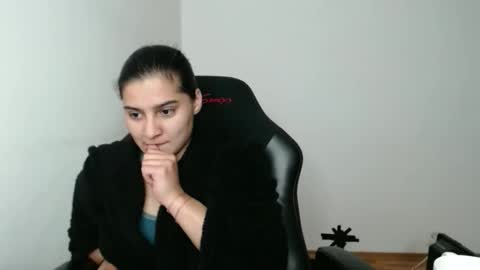 The queen of the biceps  online show from 04/14/26, 02:50