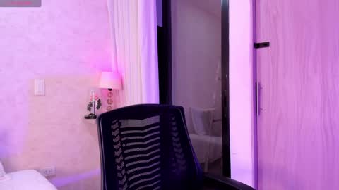 Snapshot of amanda_26 chatting on 01/23/25, 12:04 Luisa online show from 01/23/25, 12:04