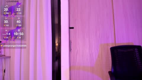 Snapshot of amanda_26 chatting on 02/06/25, 05:03 Luisa online show from 02/06/25, 05:03