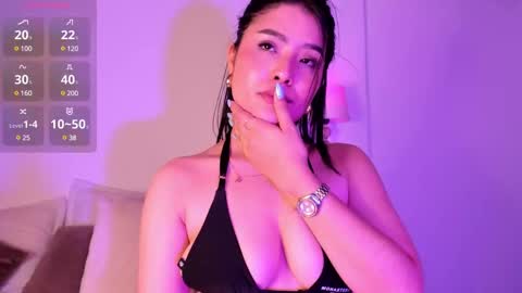 Snapshot of amanda_26 chatting on 02/22/25, 10:18 Luisa online show from 02/22/25, 10:18