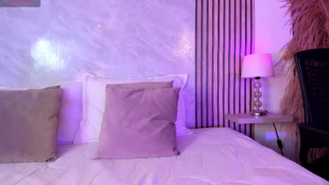 Snapshot of amanda_26 chatting on 09/14/25, 01:49 Luisa online show from 09/14/25, 01:49