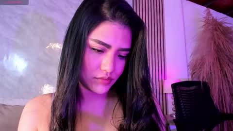 Snapshot of amanda_26 chatting on 09/30/25, 01:21 Luisa online show from 09/30/25, 01:21