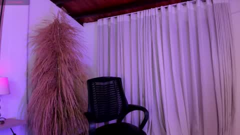 Snapshot of amanda_26 chatting on 10/29/25, 01:41 Luisa online show from 10/29/25, 01:41