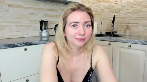 Amanda   insta amanda    grey online show from 04/24/26, 05:59