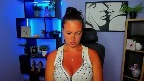 Snapshot of amanda_burn chatting on 07/28/26, 04:39 Amanda online show from 07/28/26, 04:39