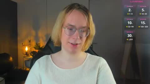 Snapshot of amanda_butlerr chatting on 10/19/25, 11:55 Hi im Amanda online show from 10/19/25, 11:55