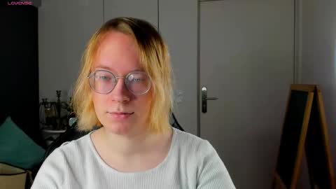 Snapshot of amanda_butlerr chatting on 11/23/25, 09:53 Hi im Amanda online show from 11/23/25, 09:53