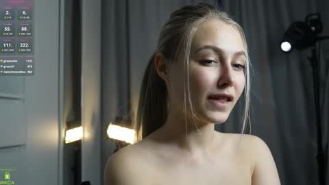 Snapshot of amanda_sayhey chatting on 11/02/25, 03:31 online show from 11/02/25, 03:31