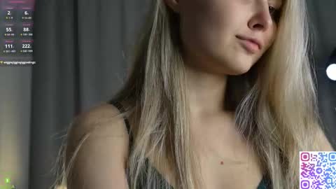 Snapshot of amanda_sayhey chatting on 11/04/25, 05:56 online show from 11/04/25, 05:56