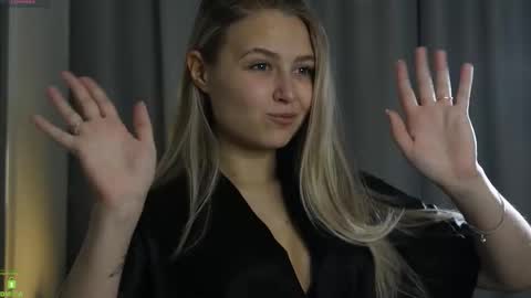 Snapshot of amanda_sayhey chatting on 11/05/25, 07:25 online show from 11/05/25, 07:25