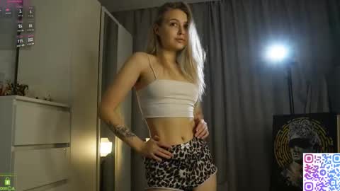 Snapshot of amanda_sayhey chatting on 11/08/25, 06:51 online show from 11/08/25, 06:51