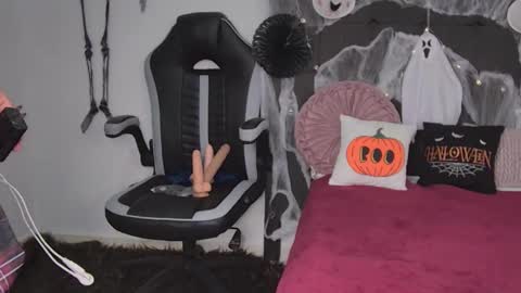 Amanda online show from 10/17/25, 02:59