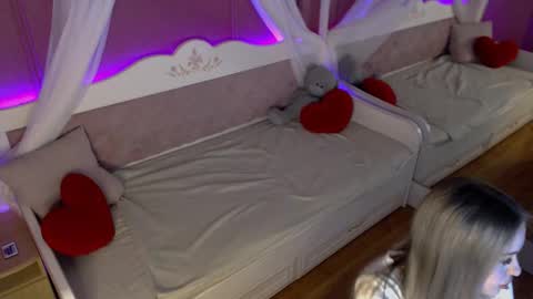 Snapshot of amandalind chatting on 11/26/25, 03:35 AmandaLind online show from 11/26/25, 03:35