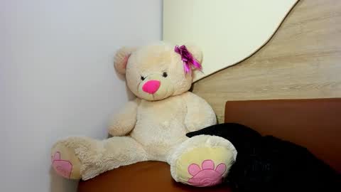 Snapshot of amara_brunet chatting on 11/14/25, 02:27 amara_brunet online show from 11/14/25, 02:27