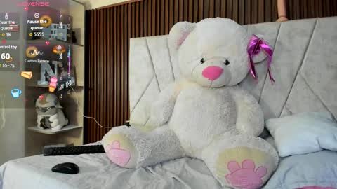 Snapshot of amara_brunet chatting on 12/18/25, 12:44 amara_brunet online show from 12/18/25, 12:44