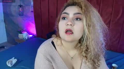 amara_silk_ online show from 02/17/26, 03:47