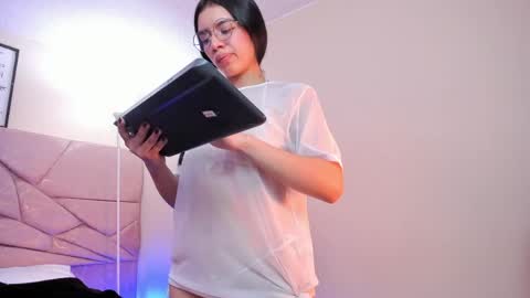 Snapshot of amara_velle chatting on 04/01/26, 01:41 amara velle online show from 04/01/26, 01:41