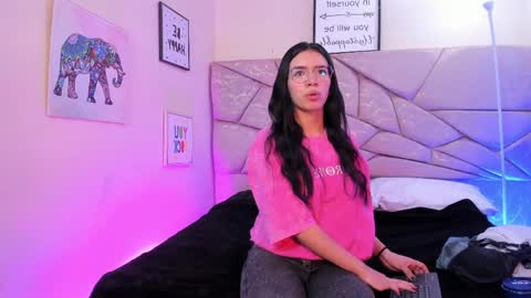 Snapshot of amara_velle chatting on 04/06/26, 01:01 amara velle online show from 04/06/26, 01:01