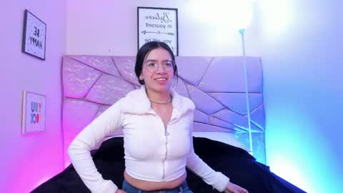 Snapshot of amara_velle chatting on 04/11/26, 01:04 amara velle online show from 04/11/26, 01:04