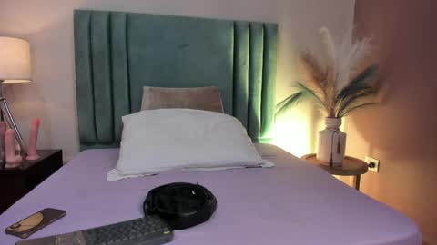 Amara Yasbel online show from 04/10/26, 06:12