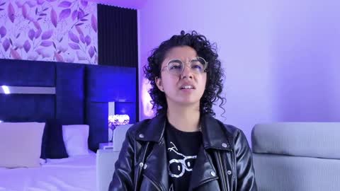 Emily online show from 02/04/25, 01:48