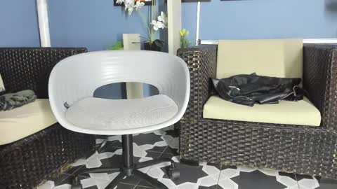 Emily online show from 02/09/25, 11:04