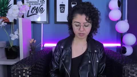 Emily online show from 02/09/25, 05:22