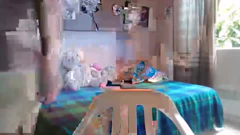 amaris_c online show from 10/05/25, 12:03