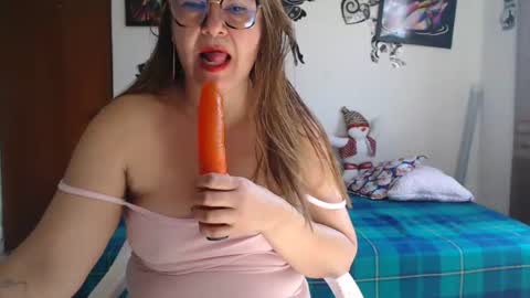 amaris_c online show from 12/14/25, 02:11