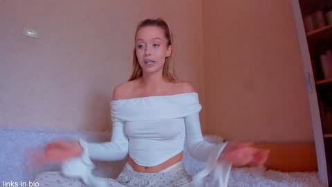 Roxy online show from 09/21/25, 09:11