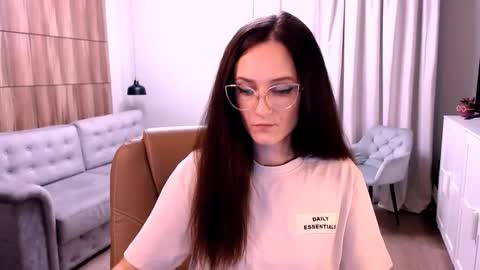 Izza online show from 10/24/25, 10:44