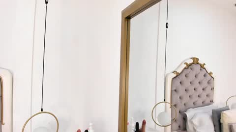 Snapshot of ambar_adamss chatting on 01/03/25, 11:25 Sara online show from 01/03/25, 11:25