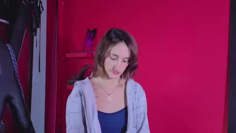 Snapshot of ambar_roux1 chatting on 11/14/25, 01:54 ambar_roux1 online show from 11/14/25, 01:54