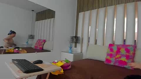 AmbarGills online show from 11/12/25, 01:00