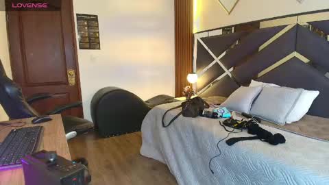 Ambar Ross online show from 04/28/26, 01:38