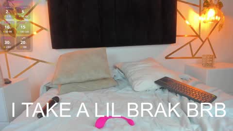 Snapshot of ambeer_rousess chatting on 02/08/25, 11:24 Amber online show from 02/08/25, 11:24