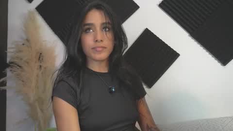 Snapshot of ambeer_rousess chatting on 09/18/25, 12:34 Amber online show from 09/18/25, 12:34