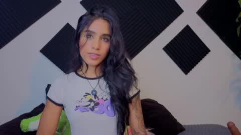 Snapshot of ambeer_rousess chatting on 09/24/25, 02:04 Amber online show from 09/24/25, 02:04