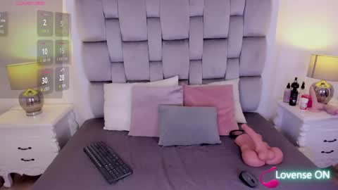 amber  ferrera online show from 04/15/26, 07:43