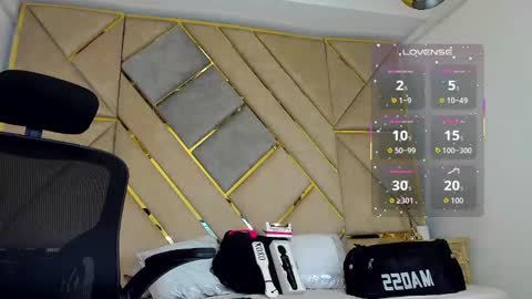 Snapshot of amber_adams_ chatting on 10/12/25, 03:44 Amber online show from 10/12/25, 03:44