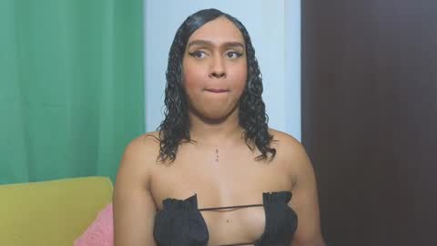 Snapshot of amber_lee20 chatting on 12/06/24, 02:35 LUISA online show from 12/06/24, 02:35