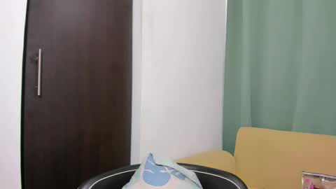 Snapshot of amber_lee20 chatting on 12/17/24, 06:42 LUISA online show from 12/17/24, 06:42