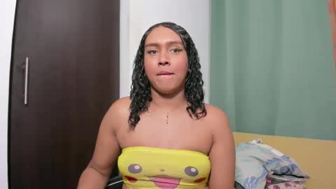 Snapshot of amber_lee20 chatting on 12/18/24, 01:59 LUISA online show from 12/18/24, 01:59