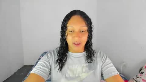 Snapshot of amber_lee20 chatting on 09/23/25, 07:39 LUISA online show from 09/23/25, 07:39