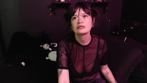 Snapshot of amber_rouss chatting on 11/28/25, 01:52 ROUSS online show from 11/28/25, 01:52