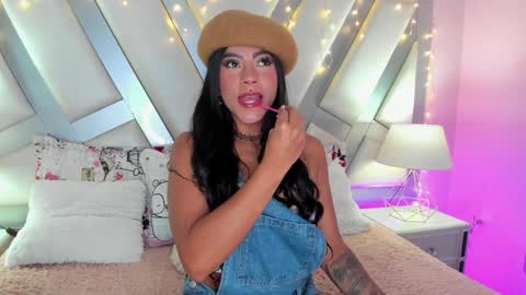 Snapshot of amber_villalobos chatting on 01/29/25, 03:54 Tell me Amber online show from 01/29/25, 03:54