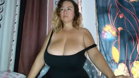 Snapshot of amberlissi chatting on 05/19/26, 04:02 LISSY online show from 05/19/26, 04:02